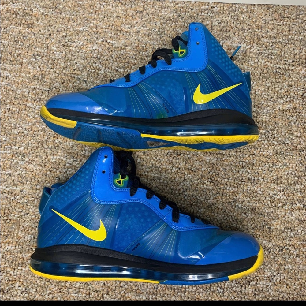 LEBRON 8 V2 ENTOURAGE MENS SIZE 11.